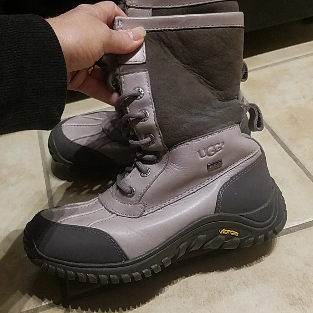 UGG Adirondack II waterproof leather sheepskin boots sz 6